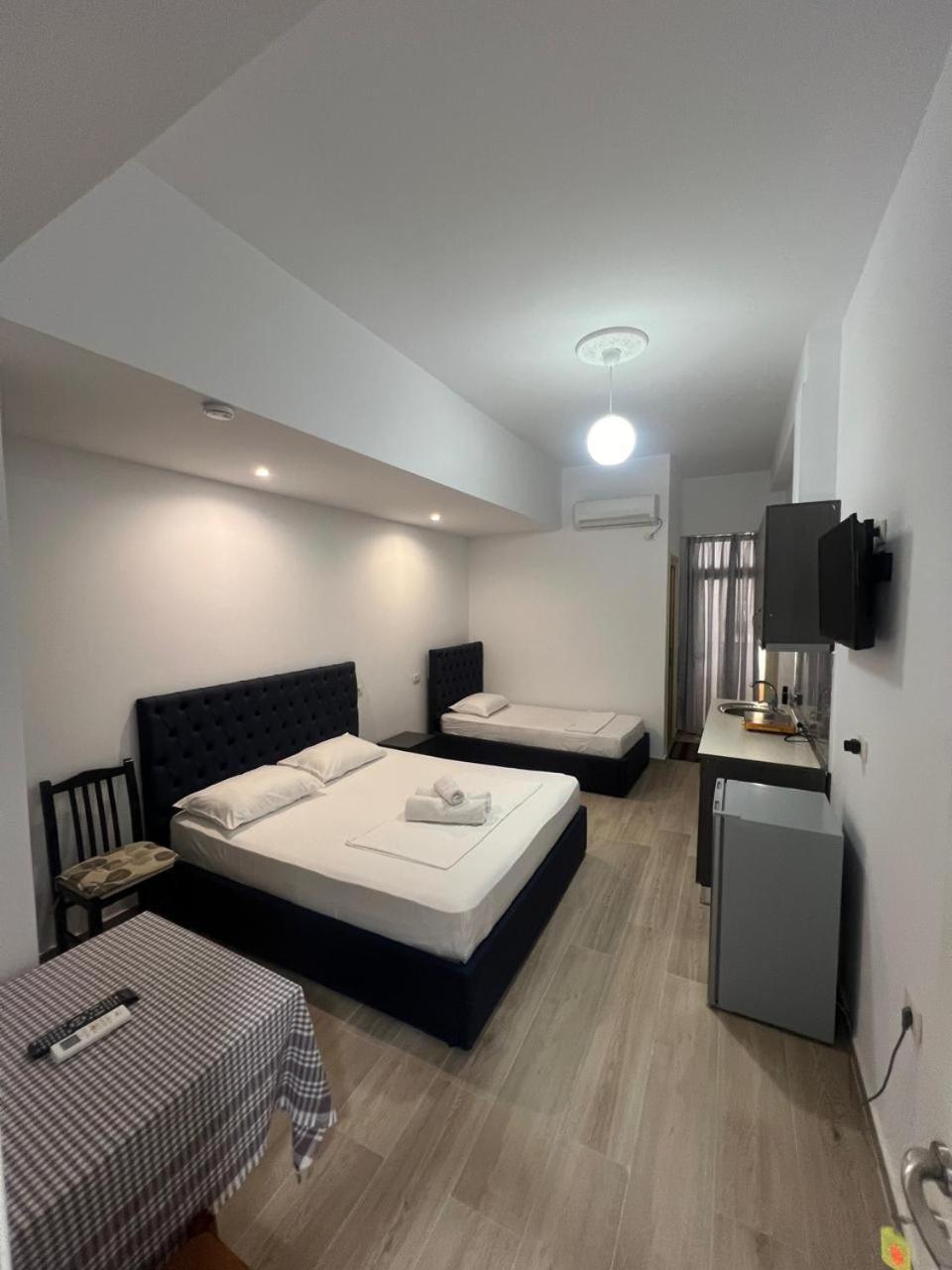 Hotel Vila Flowers Vlorë Cameră foto